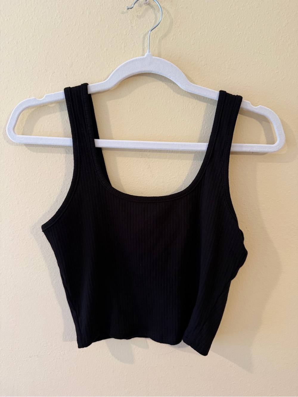 Full Tilt Black Ribbed Scoop Crop Tank